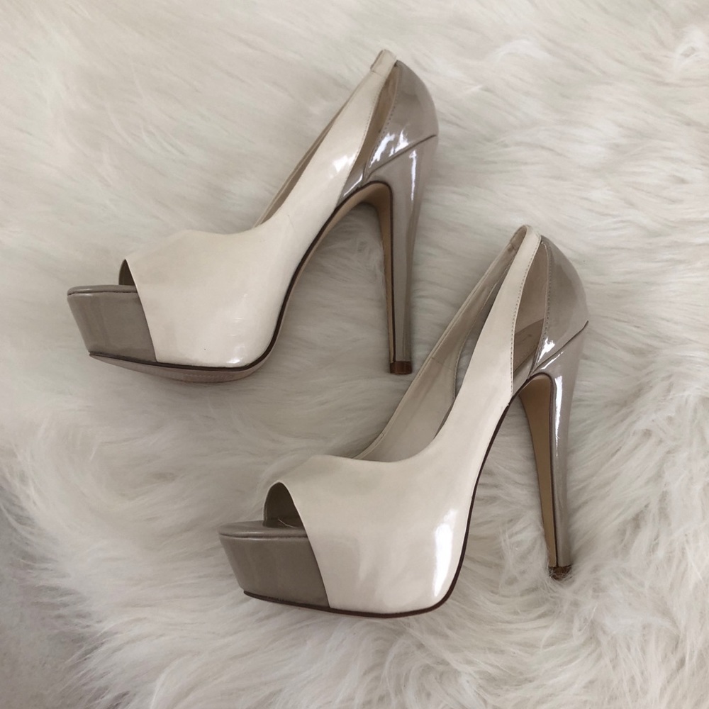 Gorgeous Aldo White & Grey Pumps, size 6 - Picture 2 of 8